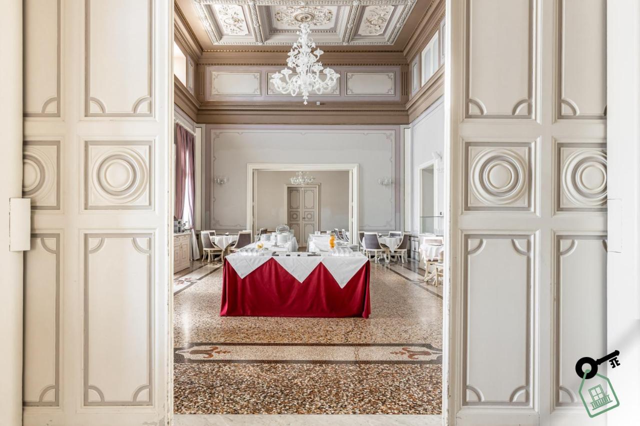 Hotel Rooms ليفورنو المظهر الخارجي الصورة