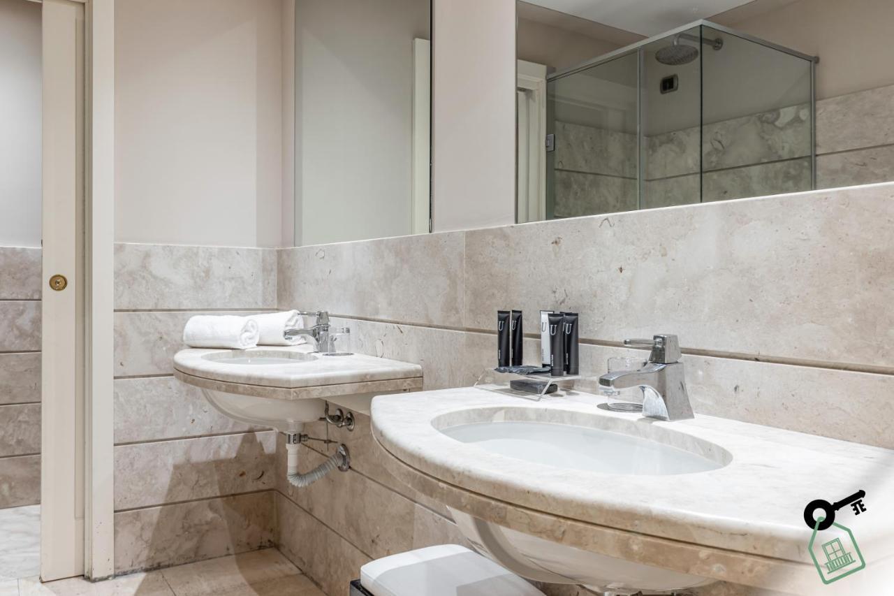 Hotel Rooms ليفورنو المظهر الخارجي الصورة