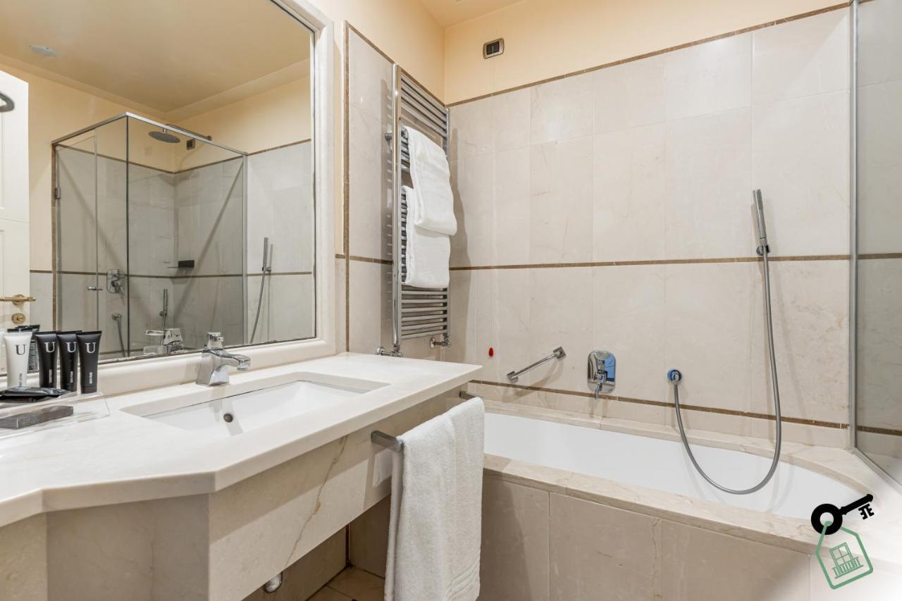 Hotel Rooms ليفورنو المظهر الخارجي الصورة