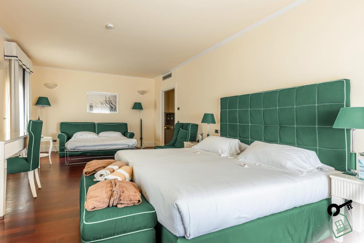 Hotel Rooms ليفورنو المظهر الخارجي الصورة