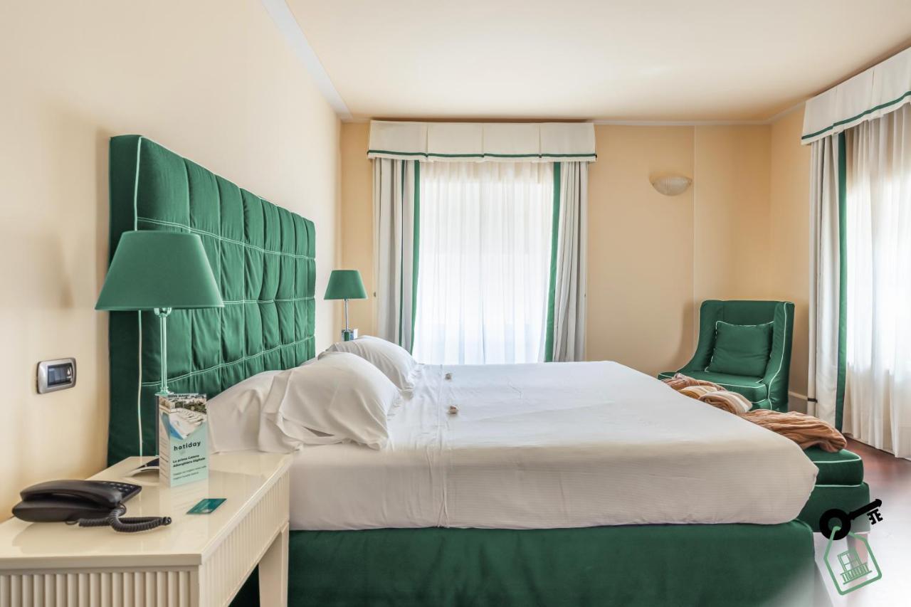 Hotel Rooms ليفورنو المظهر الخارجي الصورة